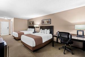 Queen Room with Two Queen Beds - Non-Smoking room in C'mon Inn