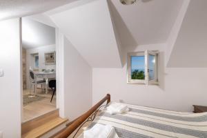 Family friendly house with a swimming pool Cove Zarace, Hvar - 23502