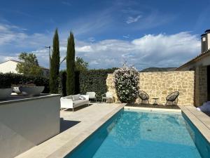 Modern villa with private pool in Malaucèn