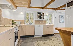 4 Bedroom Cozy Home In Vestervig