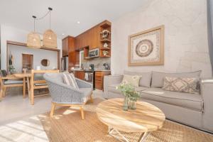 Unique BEACH FRONT condo with concierge