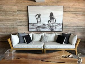 Unique BEACH FRONT condo with concierge