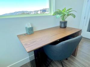 Luxe Corner One Bedroom, Prime Hollywood with Parking