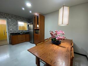 Condomínio Tranquilo com Piscina á 300m da Arena Axé Moa