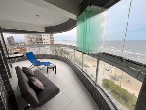 Pé na praia, em frente ao mar, Praia Grande