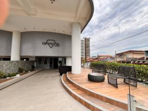 Pé na praia, em frente ao mar, Praia Grande