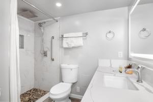 15Fl Waikiki studio with lanai, pool & near Waikiki beach