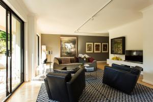 Sophisticated Apartment - Inner City