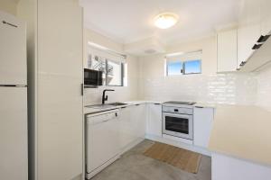 Absolute Beachfront Apartment 3B