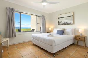 Absolute Beachfront Apartment 2B