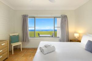 Absolute Beachfront Apartment 2B