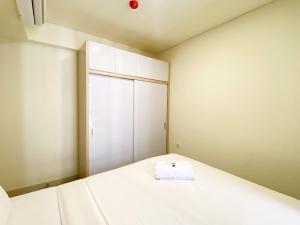 Best Homey and Modern 2BR at Meikarta Apartment By Travelio