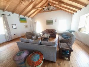 Spacious and comfy country house for friends