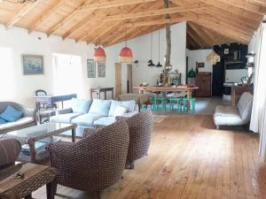 Spacious and comfy country house for friends