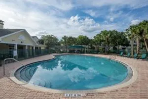 Comfy Condo -KING Bed - POOL - Hot Tub - Pets - Wifi - Gym - Gated - in New Tampa- Between Tampa Palms and Cory Lake Isles area - Pebble Creek