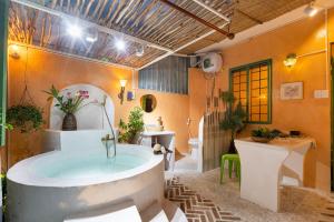 City Center - Rooftop Homestay - Outdoor Bathtub