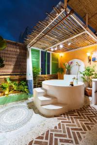 City Center - Rooftop Homestay - Outdoor Bathtub