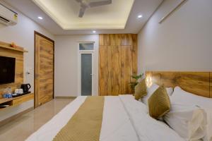 The Lodgers Luxury 1 BHK Serviced Apartment in Gurugram Near Millennium City Centre Metro