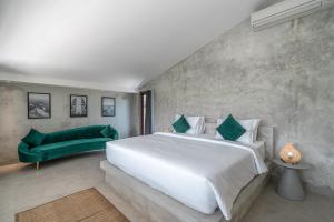 Casa Solo - Chic Industrial 1BR Villa Close to Pererenan Beach