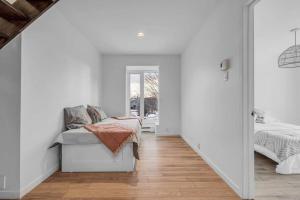 02 - Beautiful condo next to ski area
