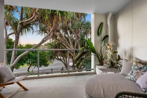 Villa Two Coolum, opposite beach, 4 pools