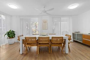 Villa Two Coolum, opposite beach, 4 pools