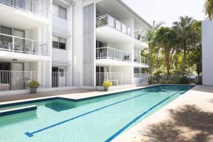 Villa Two Coolum, opposite beach, 4 pools