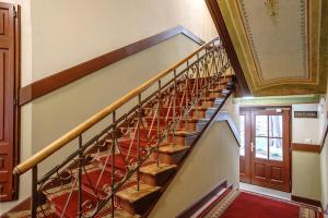 Old Town AC apartments Main Raiway Station