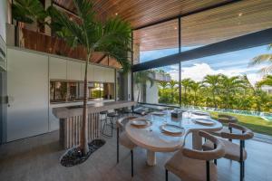 Cala Galeo - Iconic 4BR Designer Villa in Pererenan