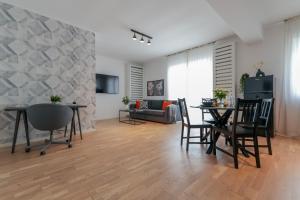 Maria - Modern Apartment with Parking and Workspace