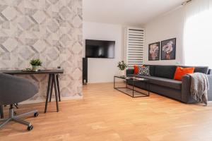 Maria - Modern Apartment with Parking and Workspace
