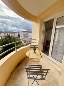Appartements T1 de standing a Port Boinot avec balcon : photos des chambres