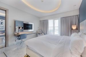 A Living Modern 1BR Apartment in Paramount tower -2203D