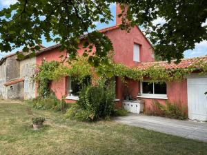 Maisons de vacances La maison rouge : photos des chambres