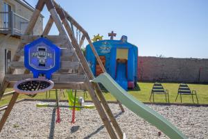 Maisons de vacances LA FERME DE LONGUES maisons specialisees pour les familles avec jeunes enfants : photos des chambres