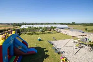 LA FERME DE LONGUES maisons spécialisées pour les familles avec jeunes enfants - Commes