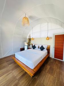 Glamping & Natural Hot Spring