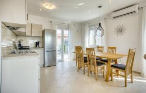 3 Bedroom Beautiful Home In Sukosan 
