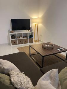 Amazing 2-Bed private Apartment with shared pools