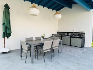 Villas Magnifique villa SEREN avec piscine : photos des chambres