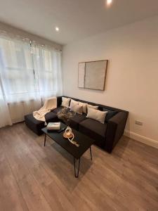 Apartment 30 mins from central London