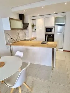 vistas increíbles al lado de la playa con 1 dorm y piscina - Casas de Torrat