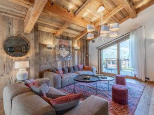 Chalet familial avec SPA et sauna à Courchevel, proche de la télécabine et des commodités. - FR-1-568-36
