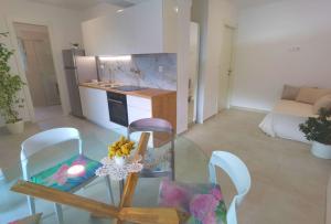 Double bedroom apartment No 16, first row by the sea, Beach House Ana 