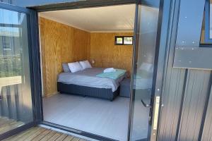 Quaint Cottage With Harbour Views