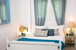 Kalamos sea view villa Beach walking distance