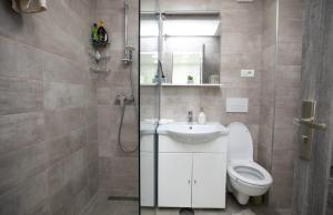 Golden Mountain Flat- ADULTS ONLY