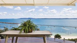 Riviera - Panoramic Water Views In The Heart Of Nelson Bay