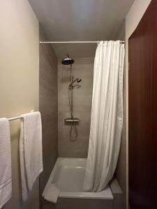 Single Room with Bath room in Sunnuberg Guesthouse