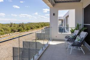 Luxe Waterfront Coastal Retreat